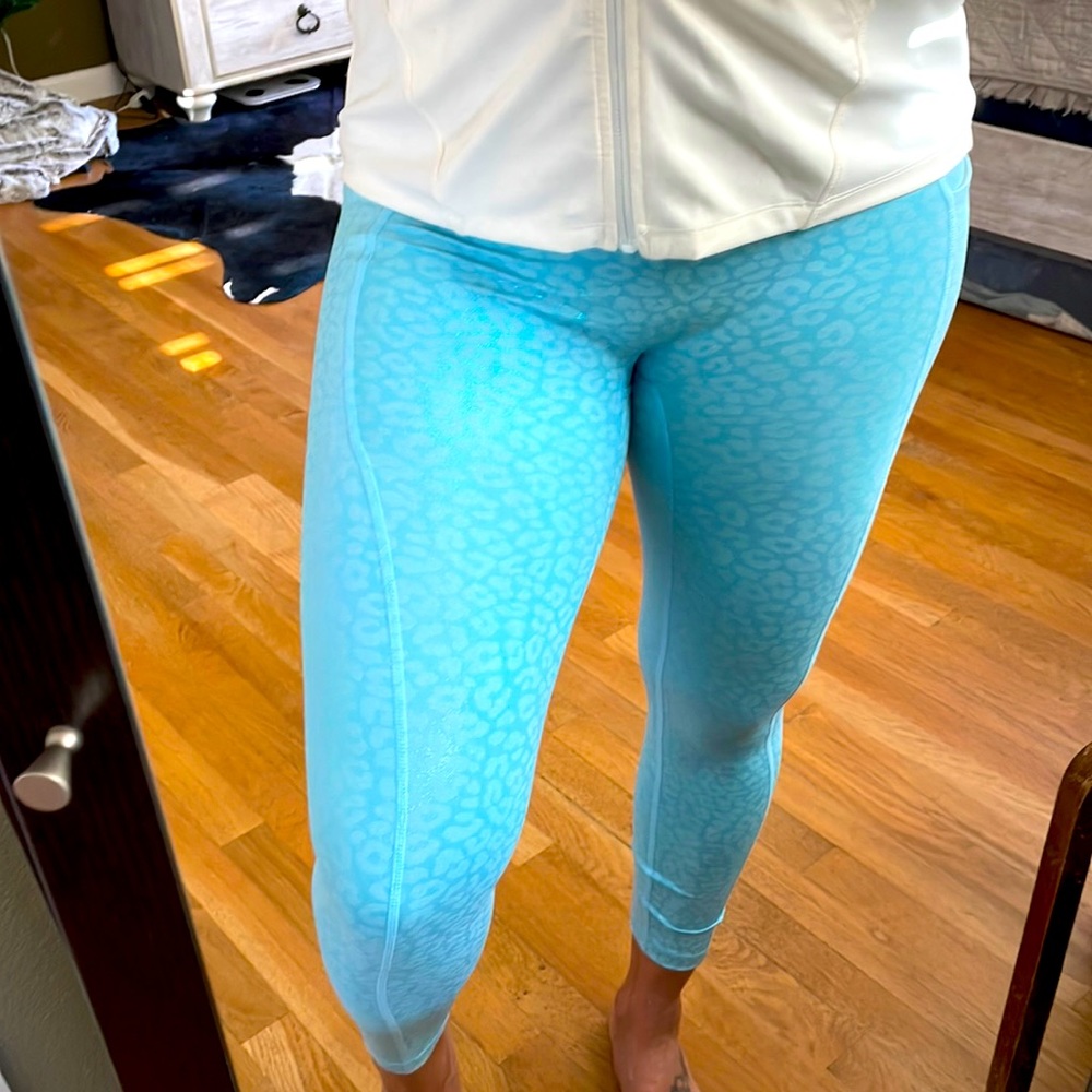 Tyc leggings in ice blue with animal print.
